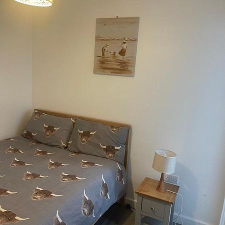 2 Bed Flat Right In Centre Of Portrush Town Apartment Bagian luar foto