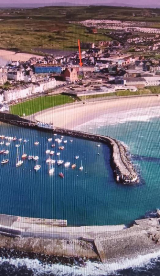 2 Bed Flat Right In Centre Of Portrush Town Apartment Bagian luar foto